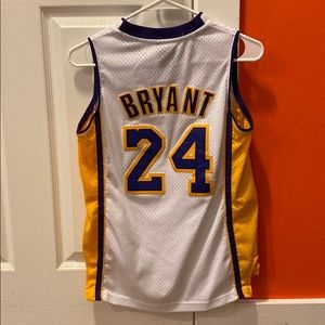 Lakers jersey youth medium!